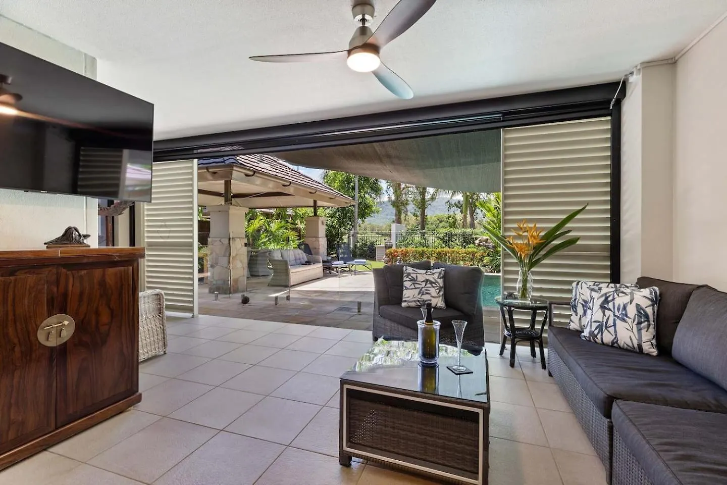 Villa Sanctuary In Temple - Resort Living Redefined Port Douglas 0*,